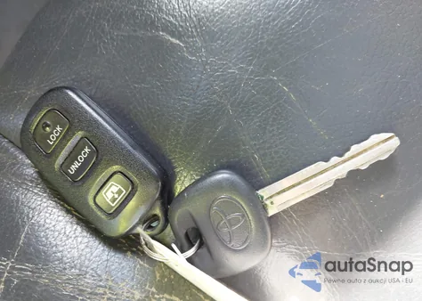 2005 Toyota Sequoia Sr5 V8 from USA, damaged, VIN 5TDBT44A15S248062